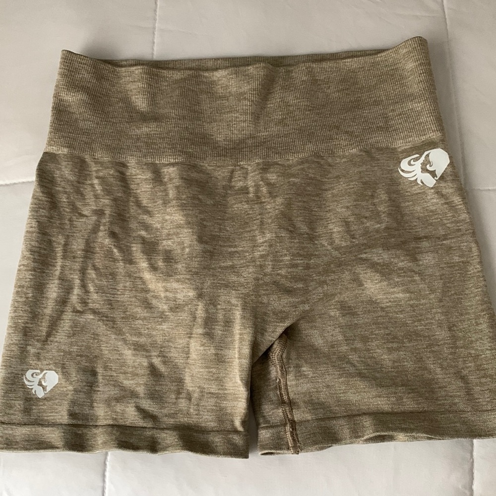 Woman’s best move seamless shorts